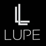 Logo escrito Lupe de Branco e fundo preto